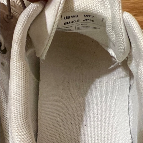 On Cloud white shoes. In great condition. - Picture 10 of 17